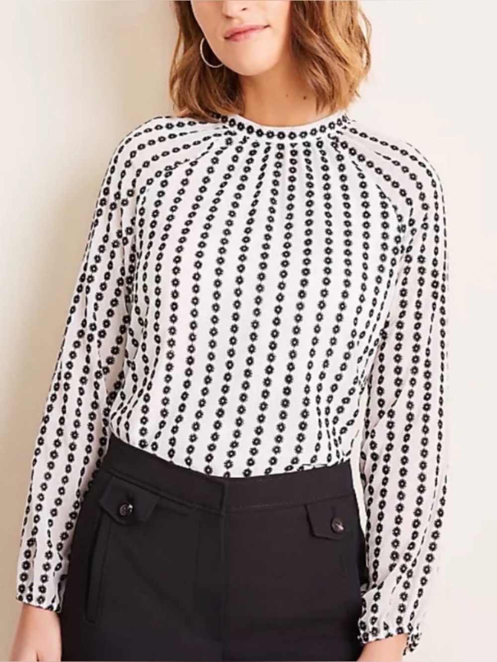Ann Taylor Black and White Patterned Blouse B3-1174